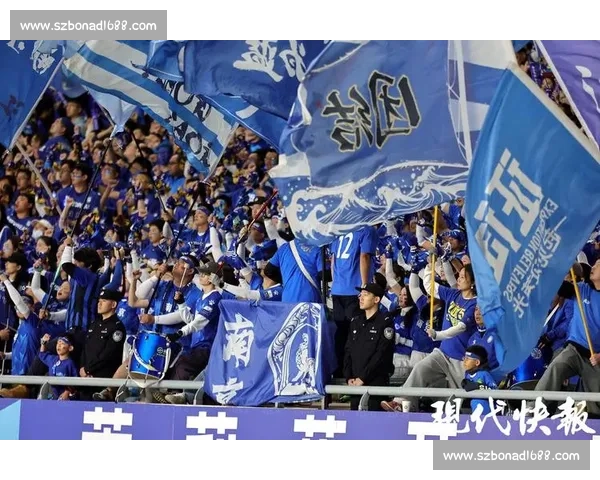 扔掉小马扎!跨省球迷夜奔 300 公里 “潜入” 苏超现场 扔掉小马扎!跨省球迷夜奔 300 公里 “潜入” 苏超现场